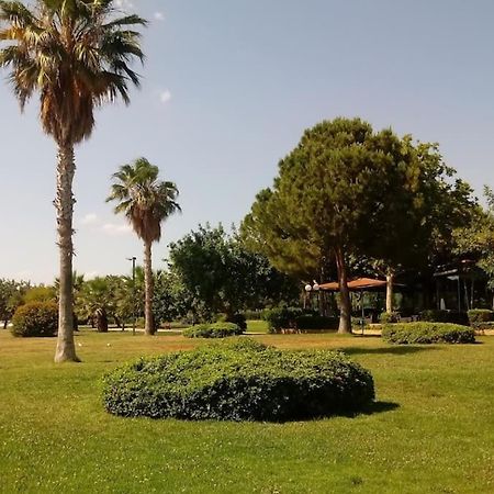 Lovely 1-Bedroom 2 Minutes From Beach Atena Exterior foto