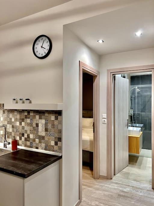 Lovely 1-Bedroom 2 Minutes From Beach Atena Exterior foto