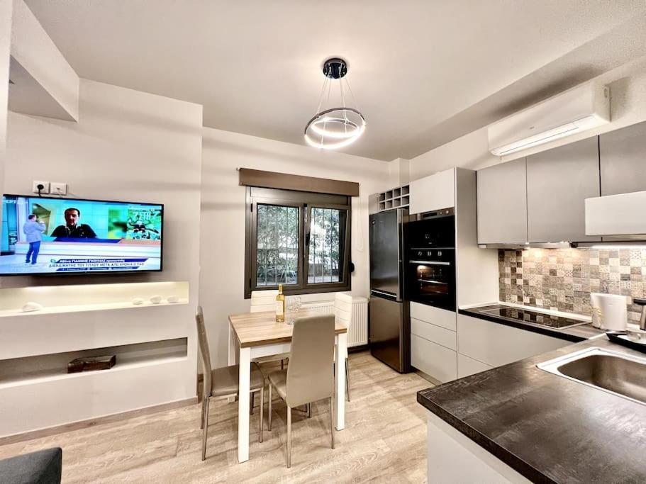 Lovely 1-Bedroom 2 Minutes From Beach Atena Exterior foto
