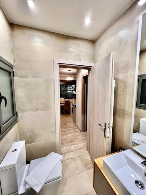 Lovely 1-Bedroom 2 Minutes From Beach Atena Exterior foto